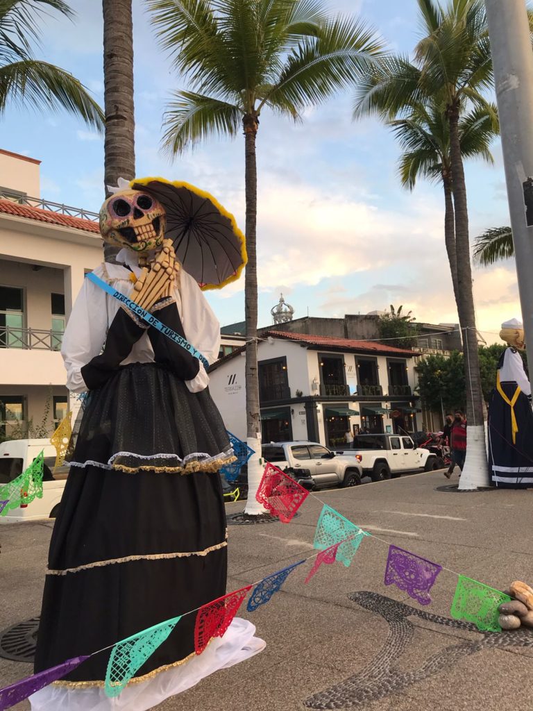 Foto 3 12 768x1024 - Malecón, lleno de colorido y vida por celebración del Día de Muertos