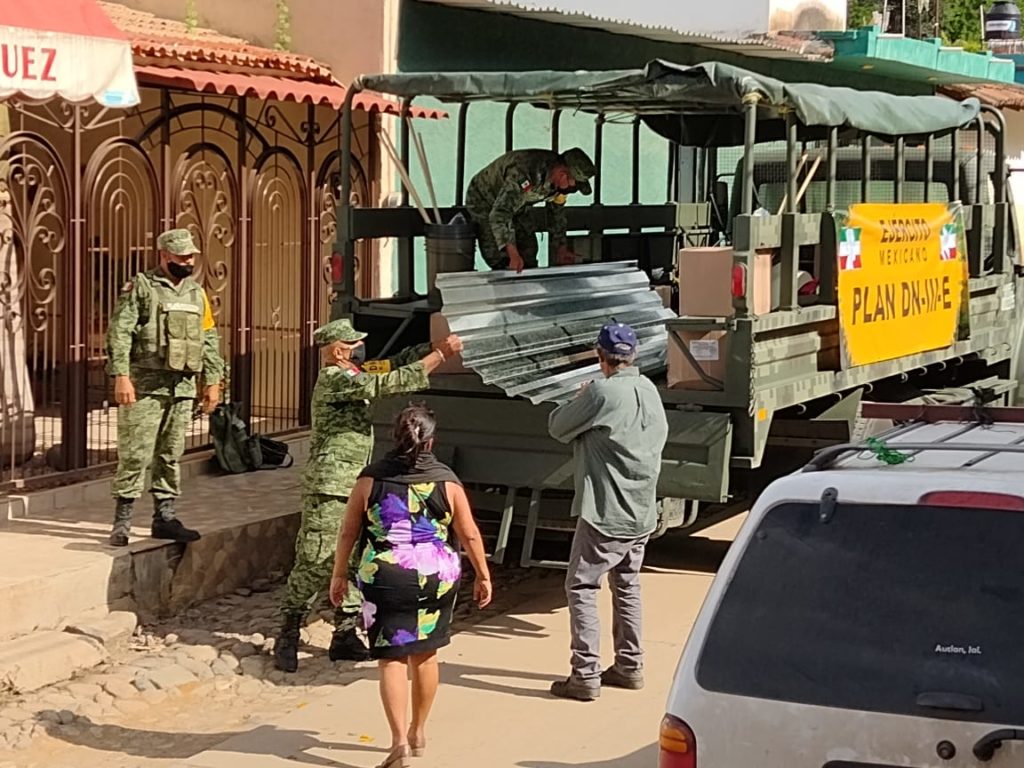 Foto 3 6 1024x768 - Ejército Mexicano entrega ayuda a la población afectada por “Nora”
