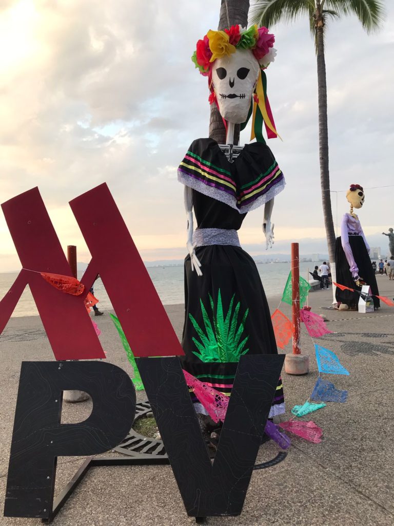 Foto 4 6 768x1024 - Malecón, lleno de colorido y vida por celebración del Día de Muertos