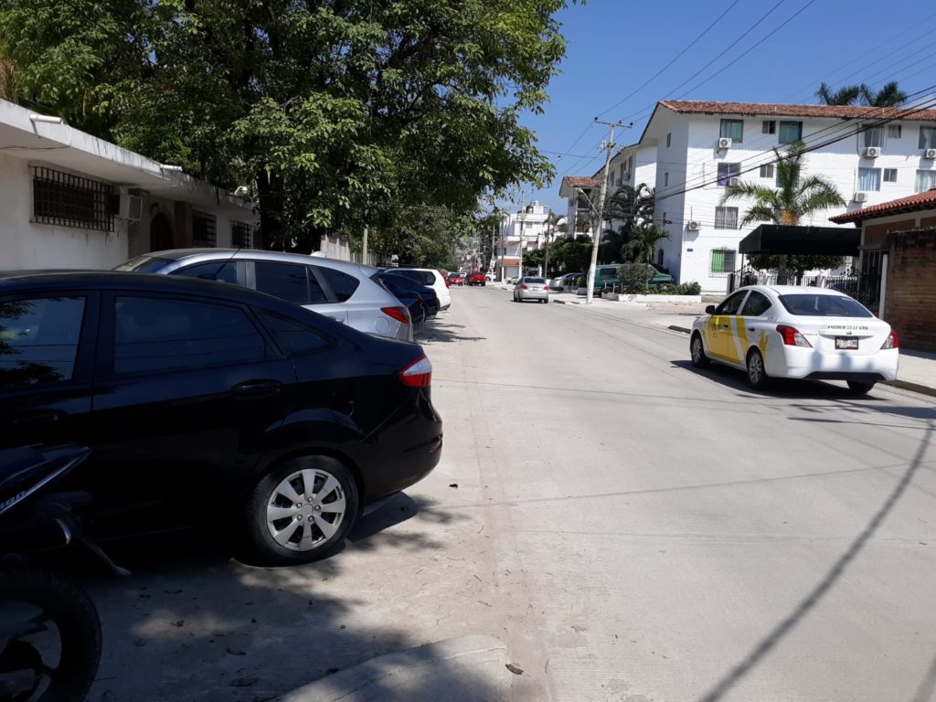 ABAJO 2 1 1024x768 - Lamentan vecinos que haya menos estacionamiento en calle Francia