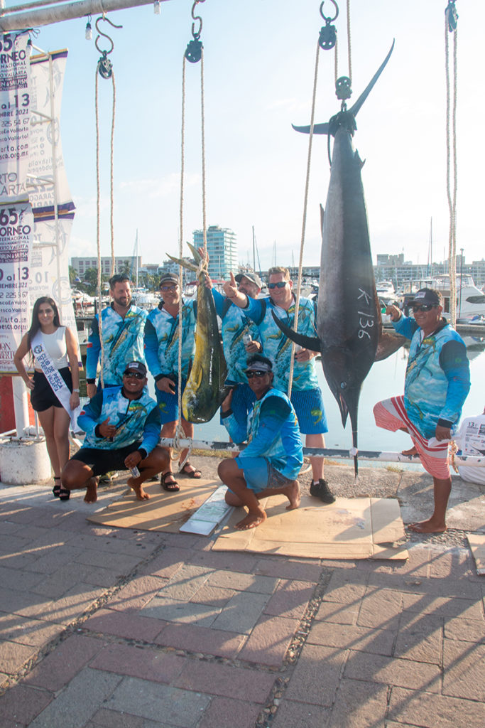 Foto 2 13 683x1024 - Día de fiesta en el mar con el inicio del Torneo Internacional de Pesca