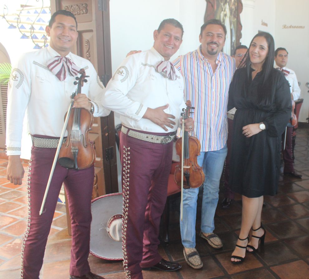 Foto 3 - Espléndido festejo para Teresita Marmolejo; el mariachi Nuevo Continental lo amenizó