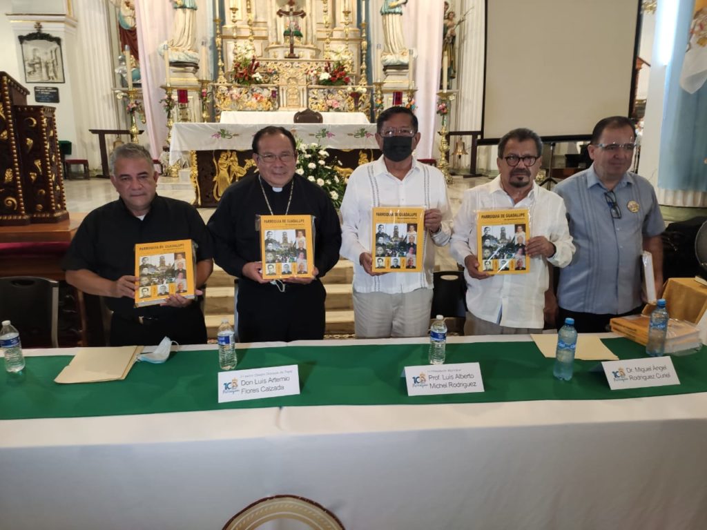 Foto 4 3 1024x768 - Presentaron libro histórico de la parroquia de Guadalupe de Vallarta