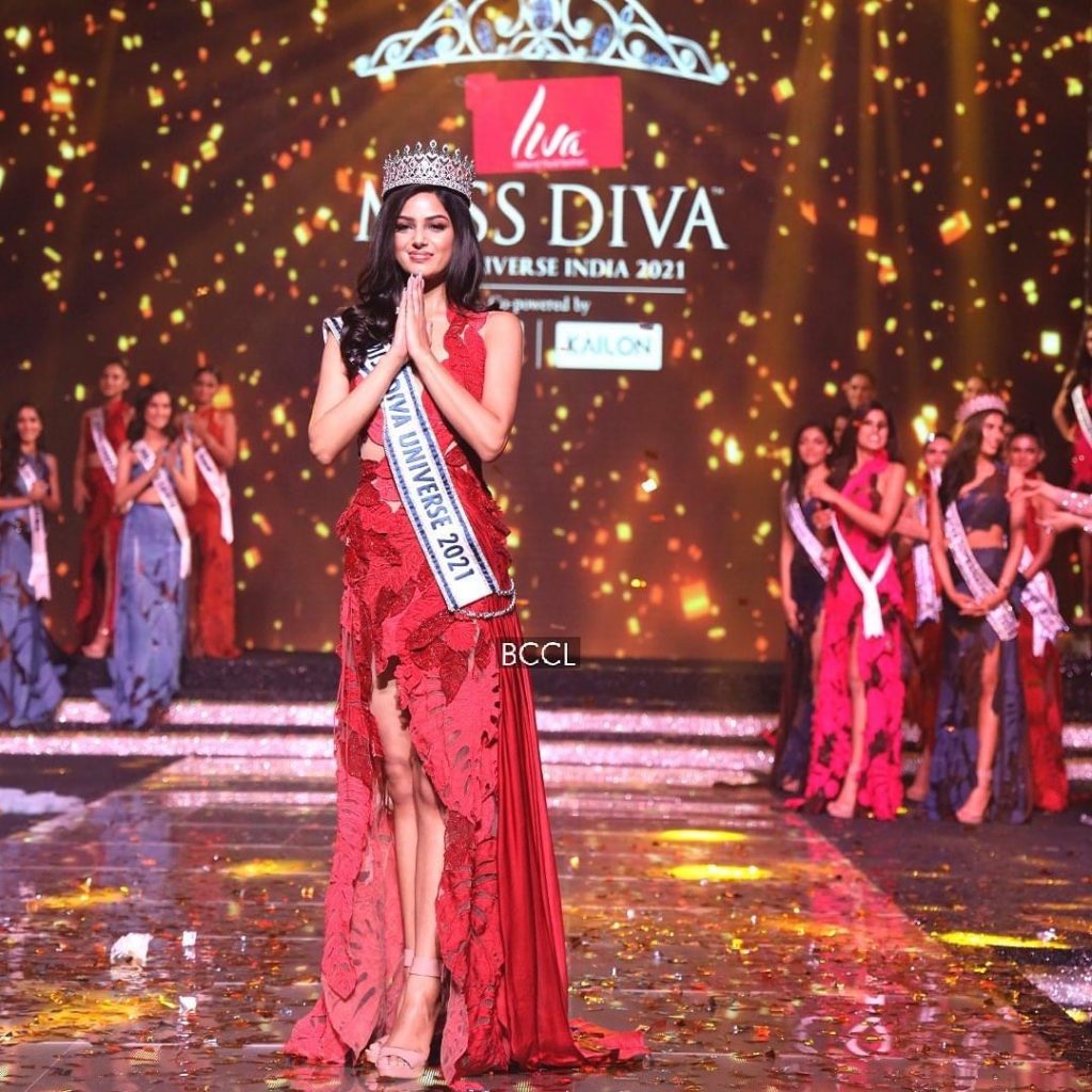 REINA 1024x1024 - Harnaaz Sandhu es Miss Universo 2021