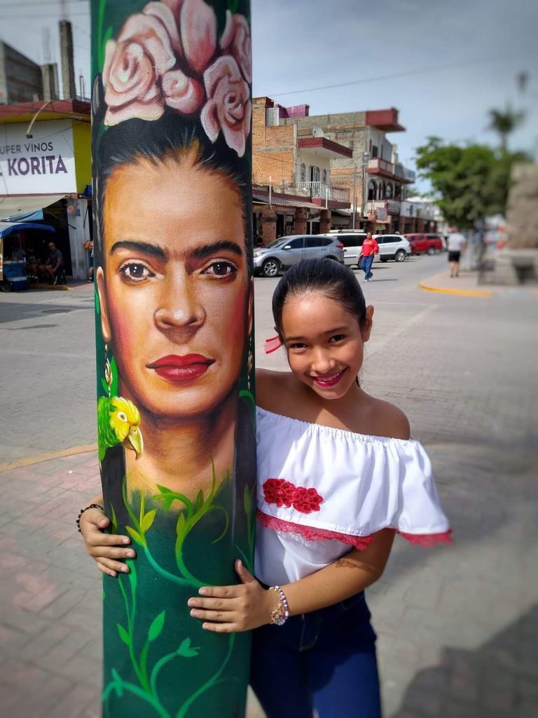 Foto 1 10 768x1024 - La Peñita de Jaltemba, decorada por jóvenes pintores que cambian el rostro del pueblo