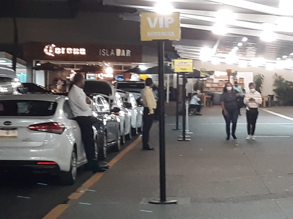 Foto 4 1024x768 - Reportaron poco movimiento en el aeropuerto de Vallarta, anoche