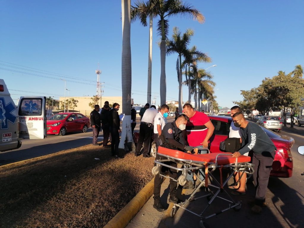 Foto 3 2 1024x768 - Doble accidente en la carretera federal 200 deja 2 hospitalizados en Bahía de Banderas