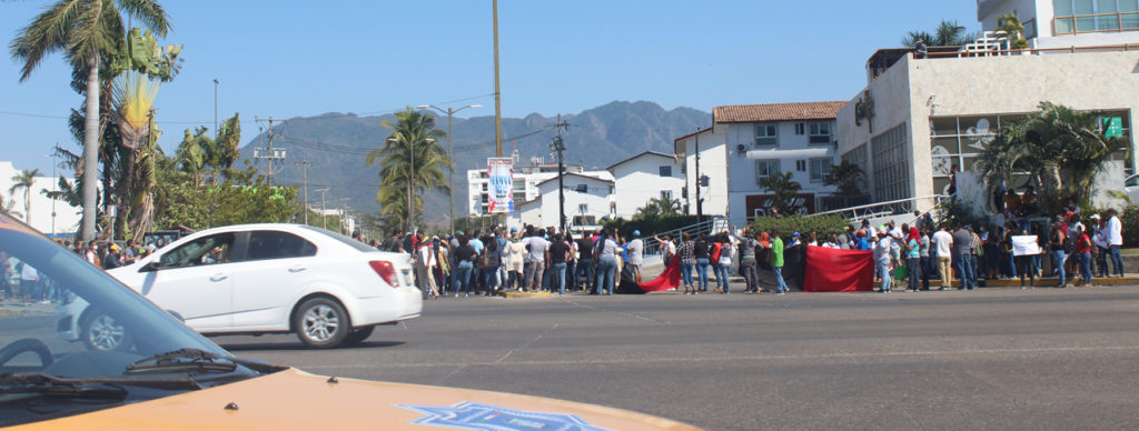 Foto 3 1 1024x388 - Trabajadores amagan con volver a bloquear Medina Ascencio el lunes