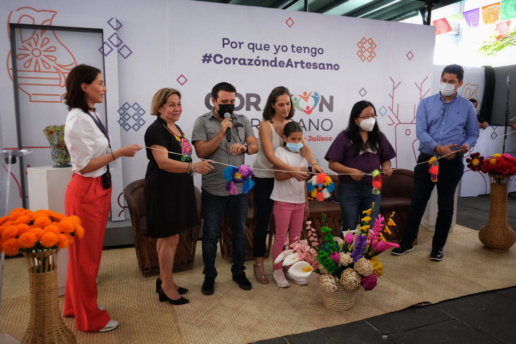 ARTESANO 2 1024x683 - Con 2500 metro de exhibición, llegó la XX Feria Corazón de Artesano a Jalisco
