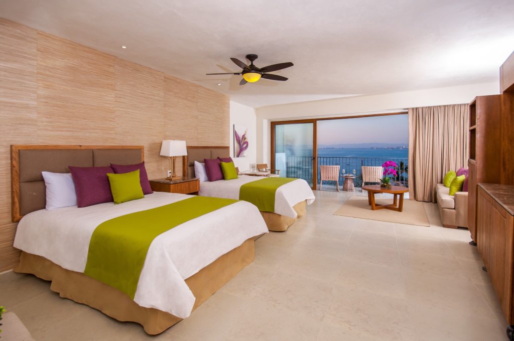 goldcrownparaalmarresortluxury4 1024x680 - Gold Crown para ALMAR Resort Luxury LGBT Beach Front Experience
