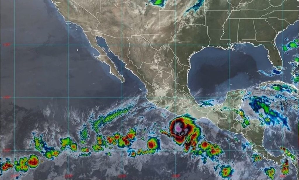 huracanagathaseintensificaenelpacifico 1024x617 - El huracán “Agatha” se intensifica y amenaza las costas mexicanas