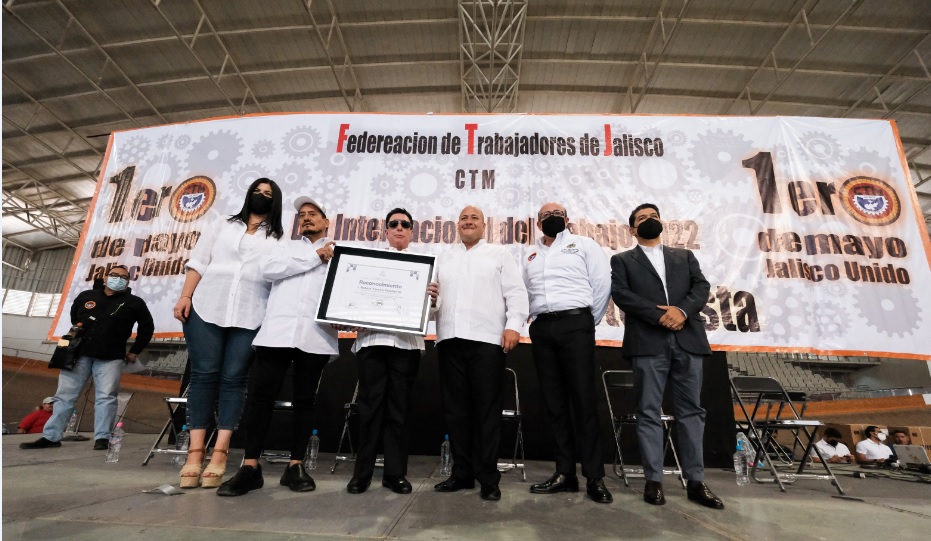 reconocimientorafaelyerenazambranoctm2 - Gobernador de Jalisco reconoce trayectoria de Rafael Yerena