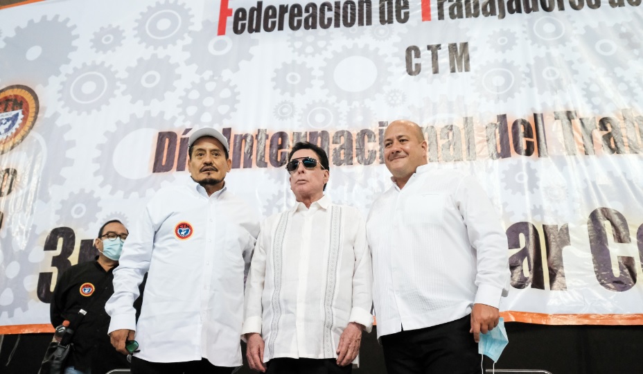 reconocimientorafaelyerenazambranoctm5 - Gobernador de Jalisco reconoce trayectoria de Rafael Yerena
