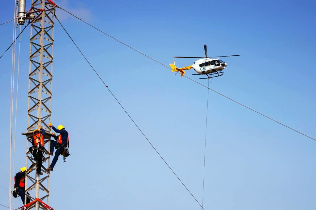 simulacropersonalcfeconhelicopteros3 1024x683 - Impresionante simulacro de la CFE con 5 helicópteros, ante emergencia por huracán
