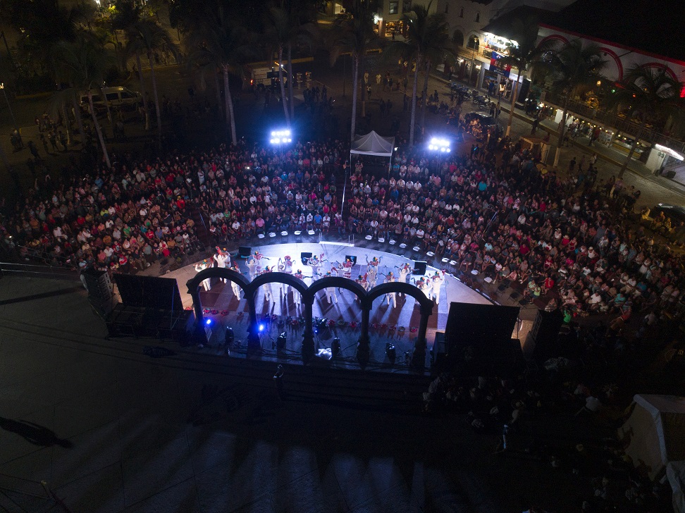 esplendidacelebraciondeaniversario4 - Espléndida noche la del doble aniversario de Puerto Vallarta