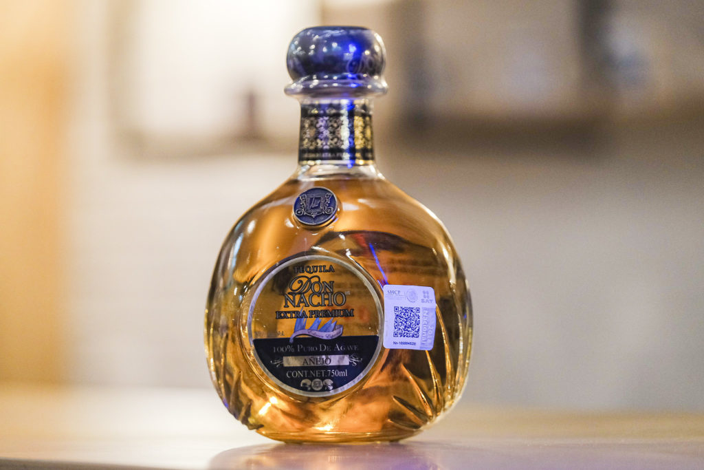 tequiladejaliscosevendeenquebeccanada3 1024x683 - Genera el gobierno de Quebec una nueva compra de 19 mil litros de tequila jalisciense