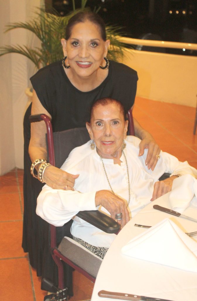 celebran80anosdelauraquiroz3 673x1024 - Celebran los 80 años de Laura Quiroz con una íntima y amena velada