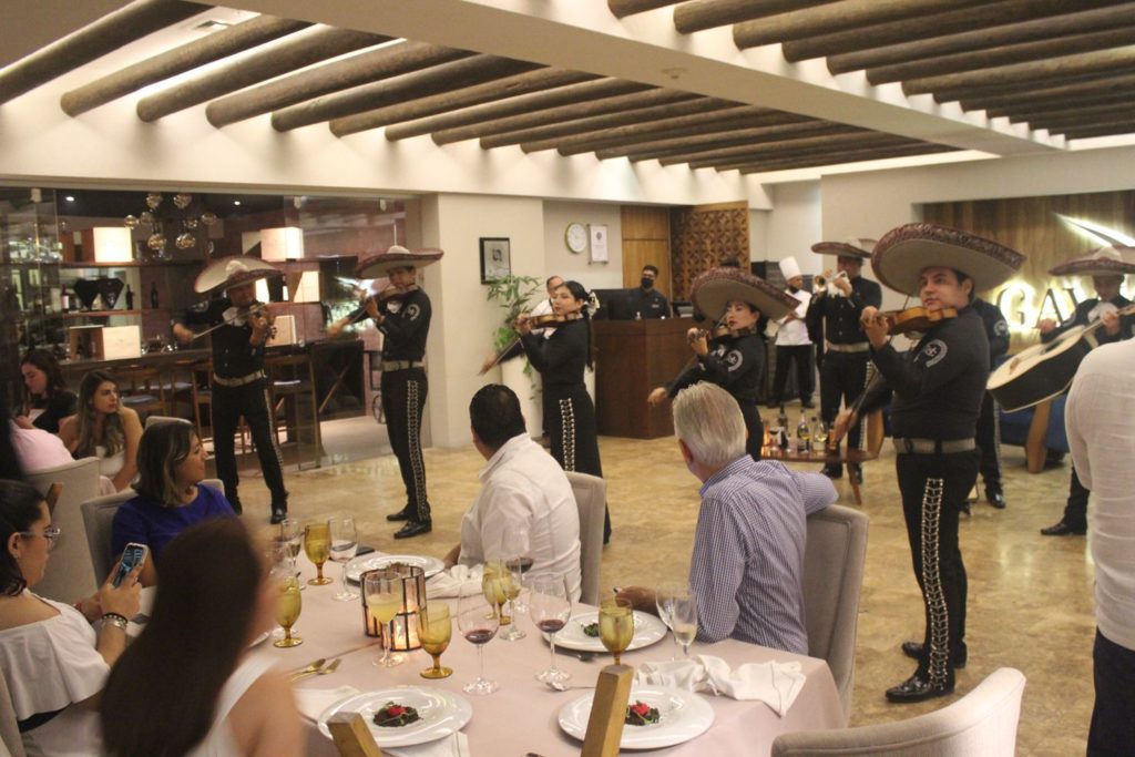 excelsacenamaridajerestaurantegaviotasseheraton4 1024x683 - Excelsa cena maridaje “Manos y Magia” en el restaurante Gaviotas del hotel Sheraton Buganvilias
