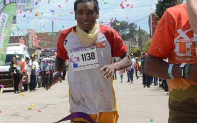 pedroparracorredorraramuricampeonmundial1 - Ultramaratonista rarámuri corre 64 horas en competencia y es campeón mundial