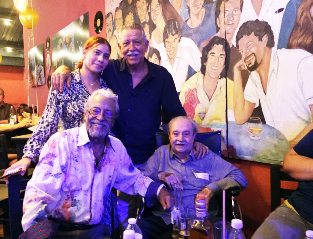 lalomorenofesteja78anosdevida3 1024x785 - Con una fiesta setentera y ochentera festejan 78 años de vida de Lalo Moreno