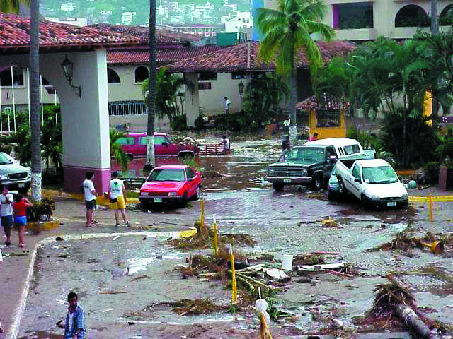 huracankennasigueenelrecuerdodepuertovallarta7 - “Kenna”, dos décadas después sigue en el recuerdo de Vallarta
