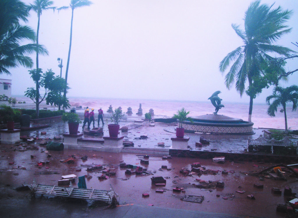 kennaazotoavallartahace20anos2 1024x751 - A 20 años de “Kenna”, el huracán que marcó a Puerto Vallarta