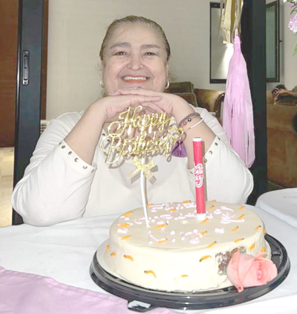 rodeadadesufamiliacelebromarthabesnesucumpleanos2 969x1024 - En familia celebró Martha Besné su cumpleaños