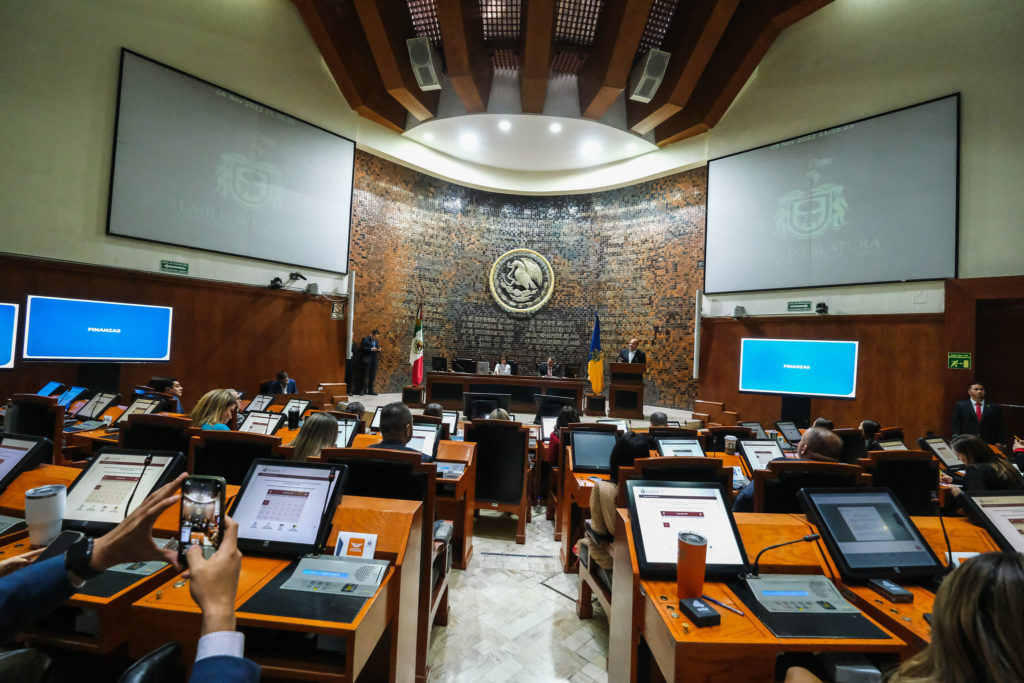 gobernadorpresentainformeantecongresodejalisco4 1024x683 - Gobernador rindió su cuarto informe de gobierno ante el Poder Legislativo de Jalisco