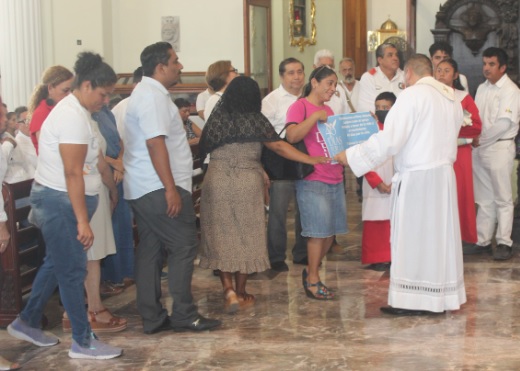 nuevopadreenlaiglesiadeguadalupedevallarta4 - Arturo Arana López es el nuevo párroco de la iglesia de Guadalupe