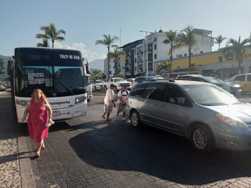 comnzoallegaelturismoextranjeroalaregiondelabahia2 1024x768 - Comenzó a llegar el turismo extranjero a Riviera Nayarit y Puerto Vallarta