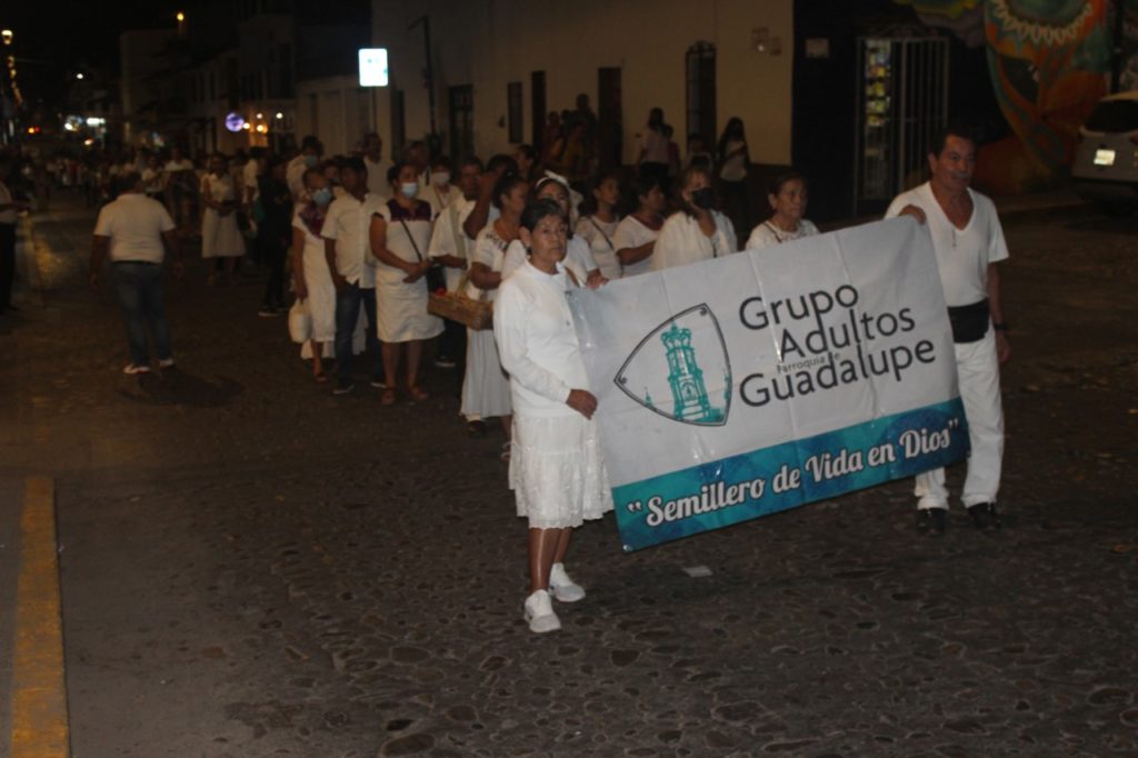iniciaronlasperegrinacionesalavirgenenvalarta4 1024x682 - Iniciaron las peregrinaciones a la Virgen de Guadalupe en Vallarta