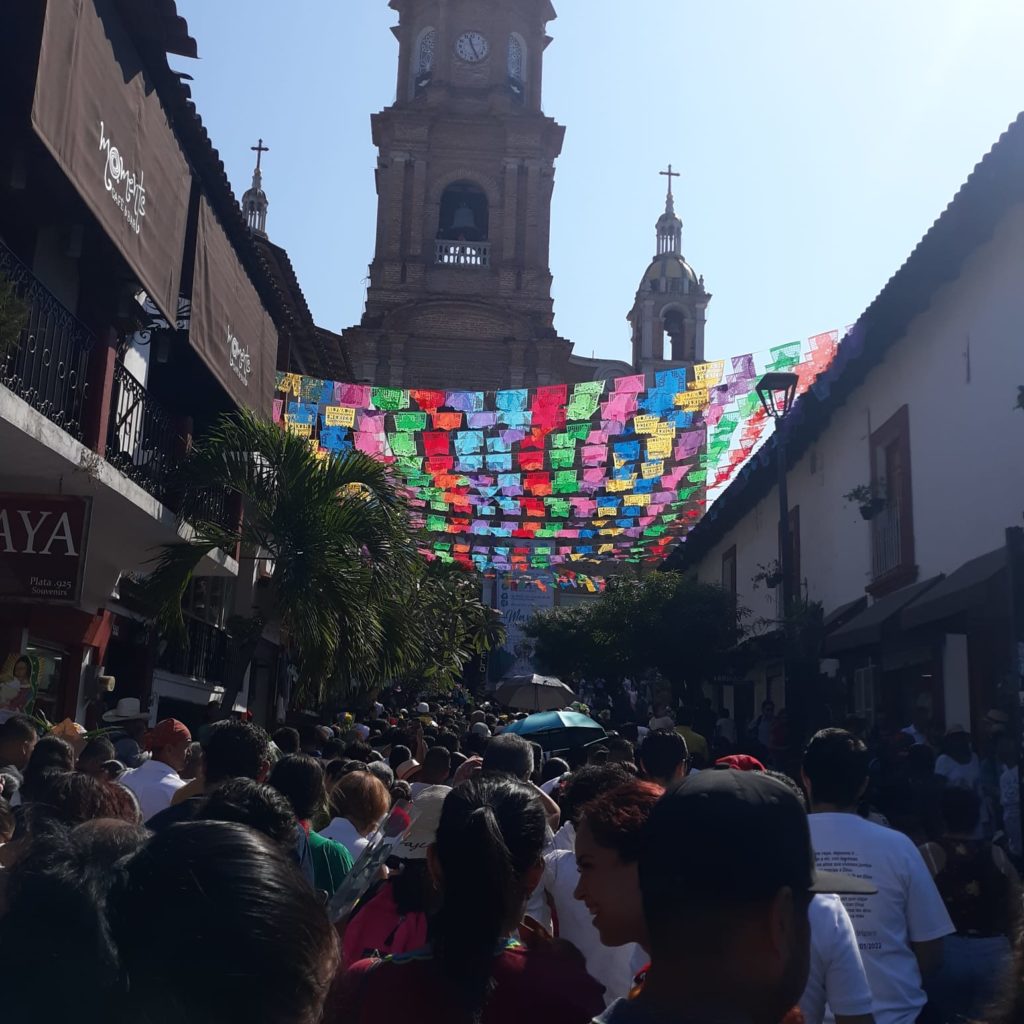 peregrinaciondelosfavorecidosenvallarta4 1024x1024 - Fe desbordada de los favorecidos por la Virgen de Guadalupe en PV