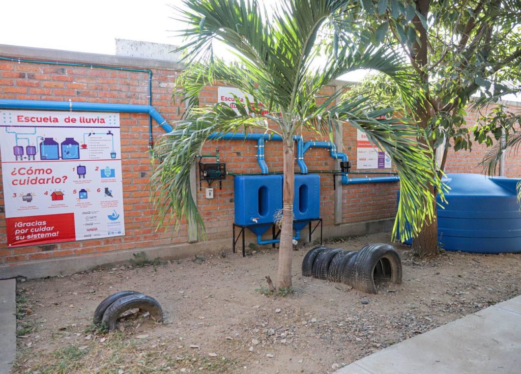 programaescuelasdelluviaenbahiadebanderas4 1024x735 - Arrancó el programa “Escuela de lluvia” en seis escuelas primarias de Bahía
