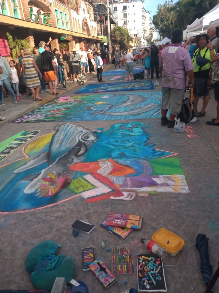 artistaspintaroncongiselpisodebucerias2 768x1024 - Artistas dieron forma y color al cemento en la calle Lázaro Cárdenas, de Bucerías