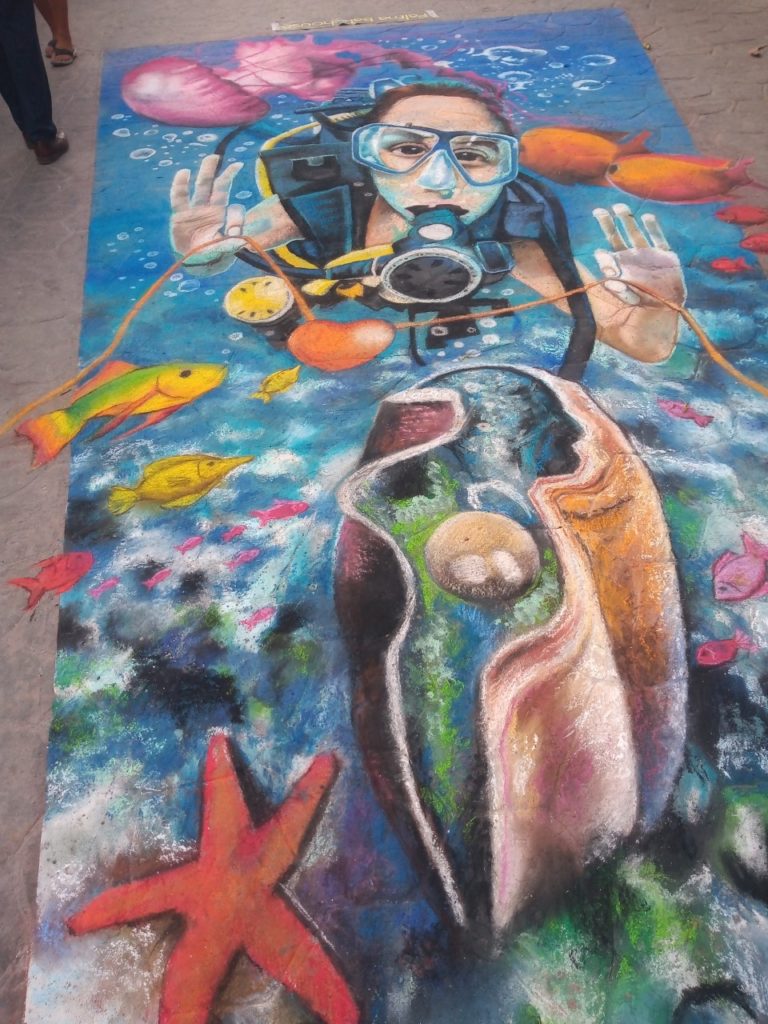 artistaspintaroncongiselpisodebucerias4 768x1024 - Artistas dieron forma y color al cemento en la calle Lázaro Cárdenas, de Bucerías