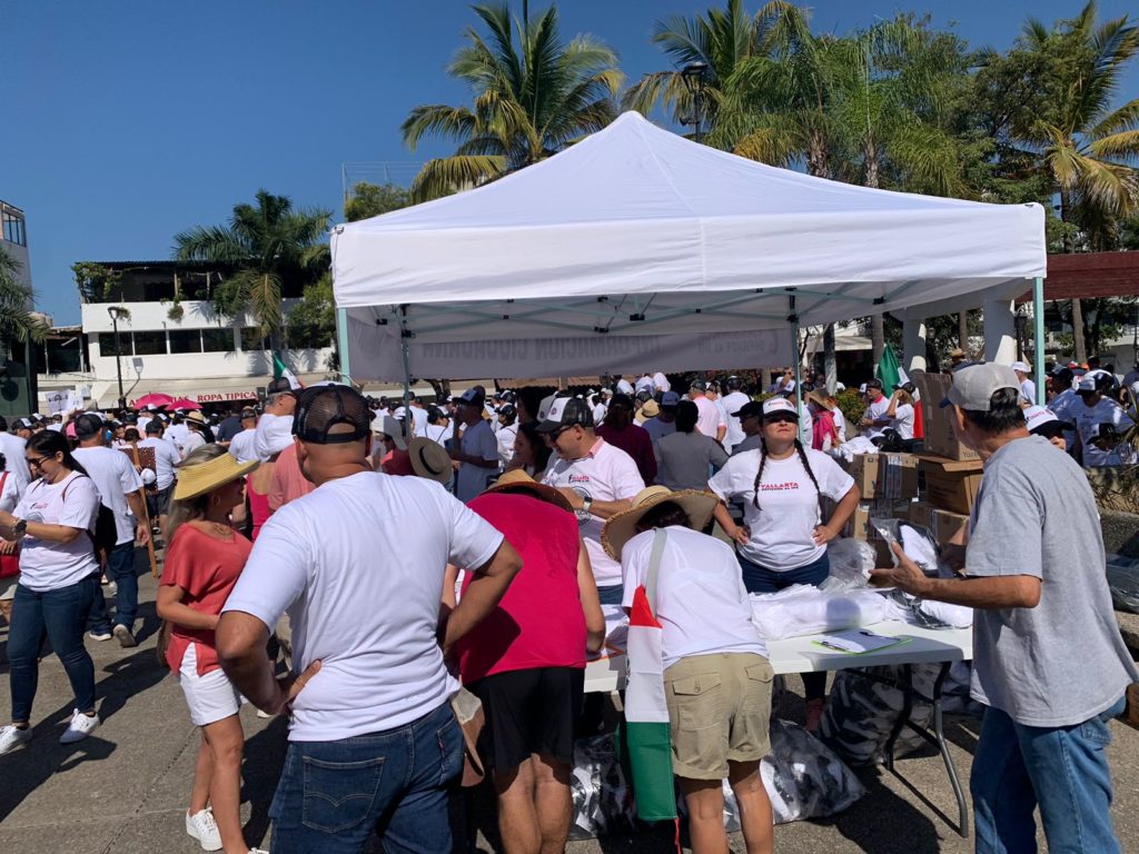 vallartamarchaendefensadeline3 1024x768 - Cientos de personas, en marcha a favor del INE en Puerto Vallarta
