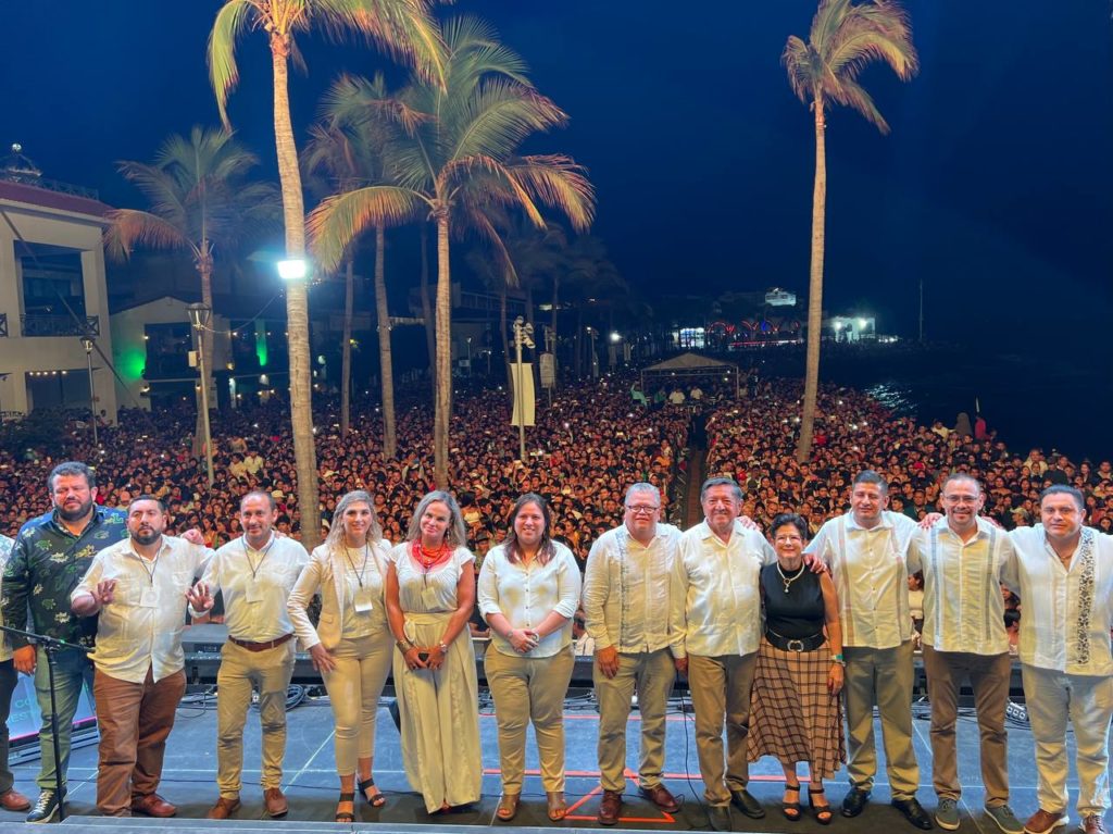 concieroenelaniversariodevallarta2 1024x767 - Celebran 50 mil personas el aniversario de Puerto Vallarta