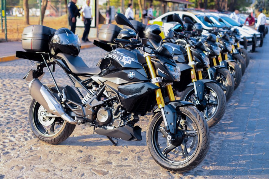 entrgannuevaspatrullasparavigilanviaenvallarta6 1024x683 - Alcalde entrega 28 nuevas motos y patrullas para seguridad de PV