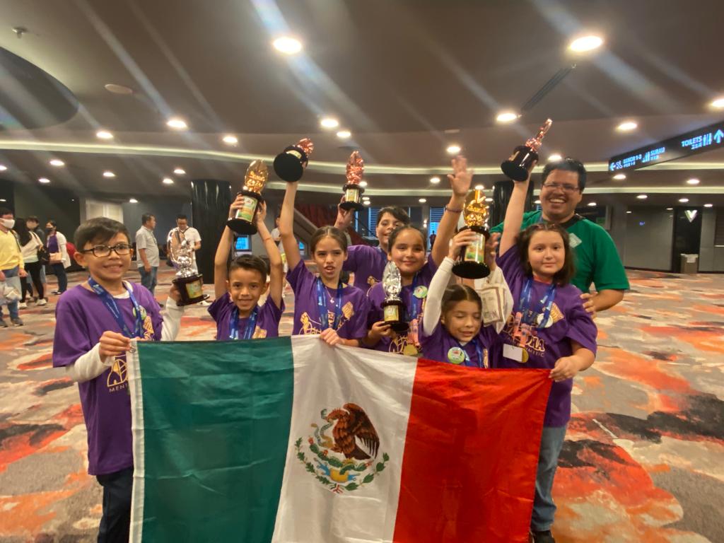 ninosninasdevallartasecoronacampeones1 - Niños y niñas de Vallarta triunfan en el Campeonato Internacional de Cálculo Mental
