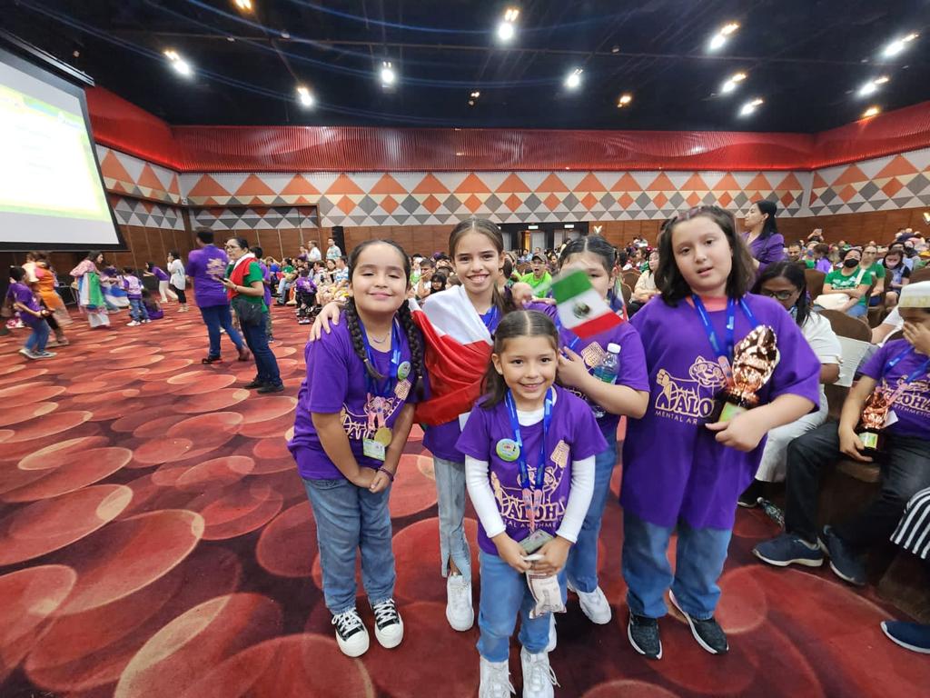 ninosninasdevallartasecoronacampeones3 - Niños y niñas de Vallarta triunfan en el Campeonato Internacional de Cálculo Mental