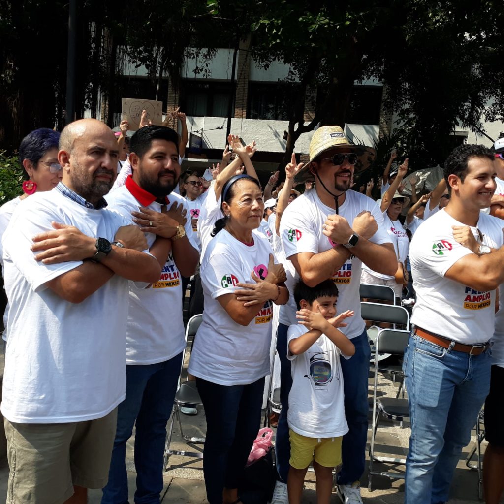 Foto 4 1024x1024 - Manifestación de apoyo en PV a candidatura de Xóchitl Gálvez