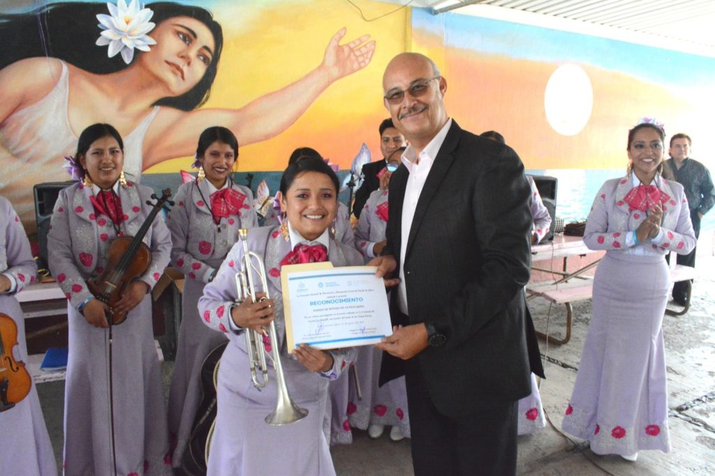 mariachifemenilperuanosepresentaenpuentegrande3 1024x682 - Comisaría de Reinserción Femenil recibe a mariachi femenil peruano en Puente Grande