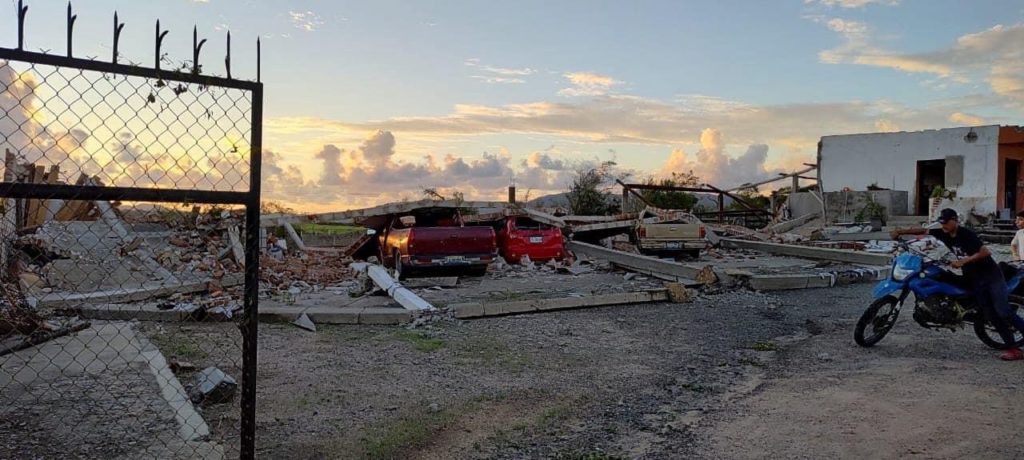 diversosdanosentomatlanporlidia5 1024x460 - Urgen los recursos del Fonden, tras los daños del huracán “Lidia” en Tomatlán