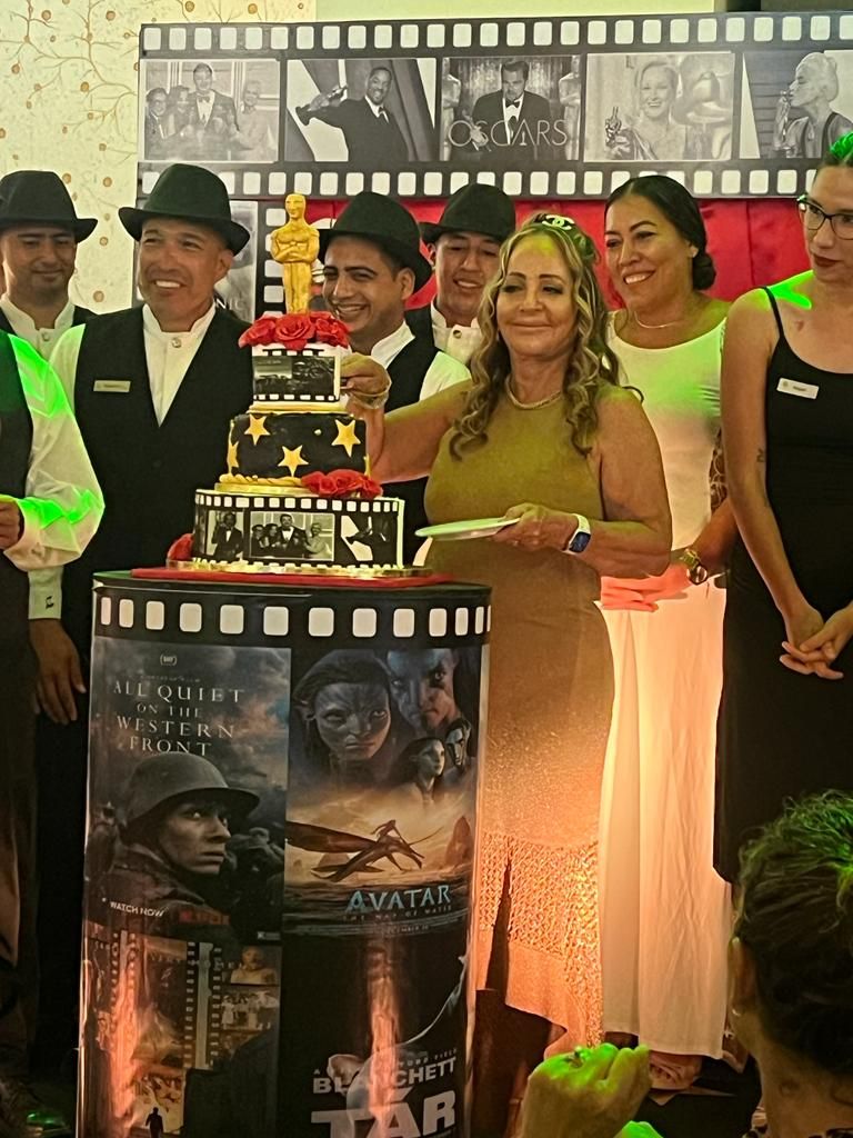 evacontrerascelebrosucumpleanos8 - Con espectacular "entrega del Oscar", Eva Contreras celebró su cumpleaños