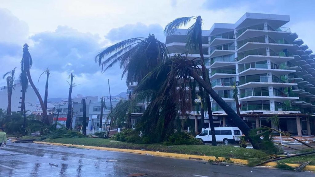 huracanotiscolapsaacapulco2 1024x576 - Huracán “Otis” colapsa Acapulco; lo deja sin agua, luz, telefonía y comunicaciones