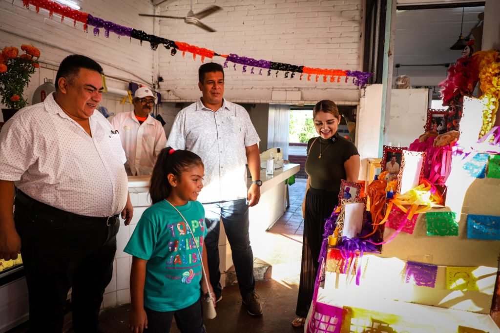 iniciaexhibiciondealtaresdemuerto4 1024x682 - Inicia exhibición de altares en mercados municipales 5 de Diciembre y Emiliano Zapata