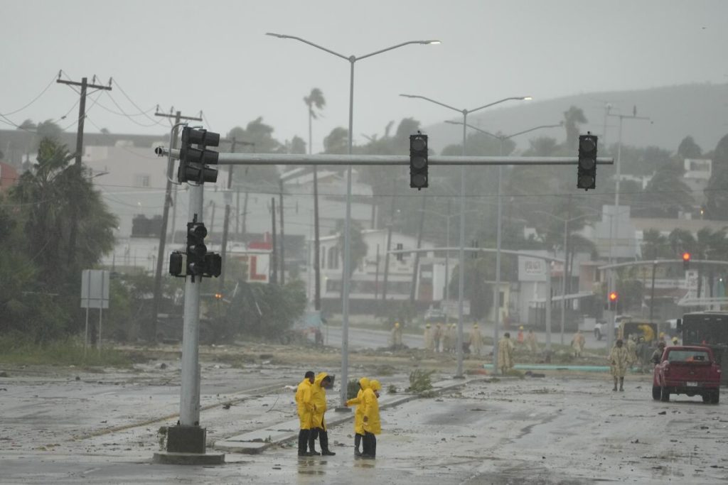 normaafectaaloscabosylapaz 1024x683 - El huracán “Norma” golpeó fuerte a La Paz y Los Cabos