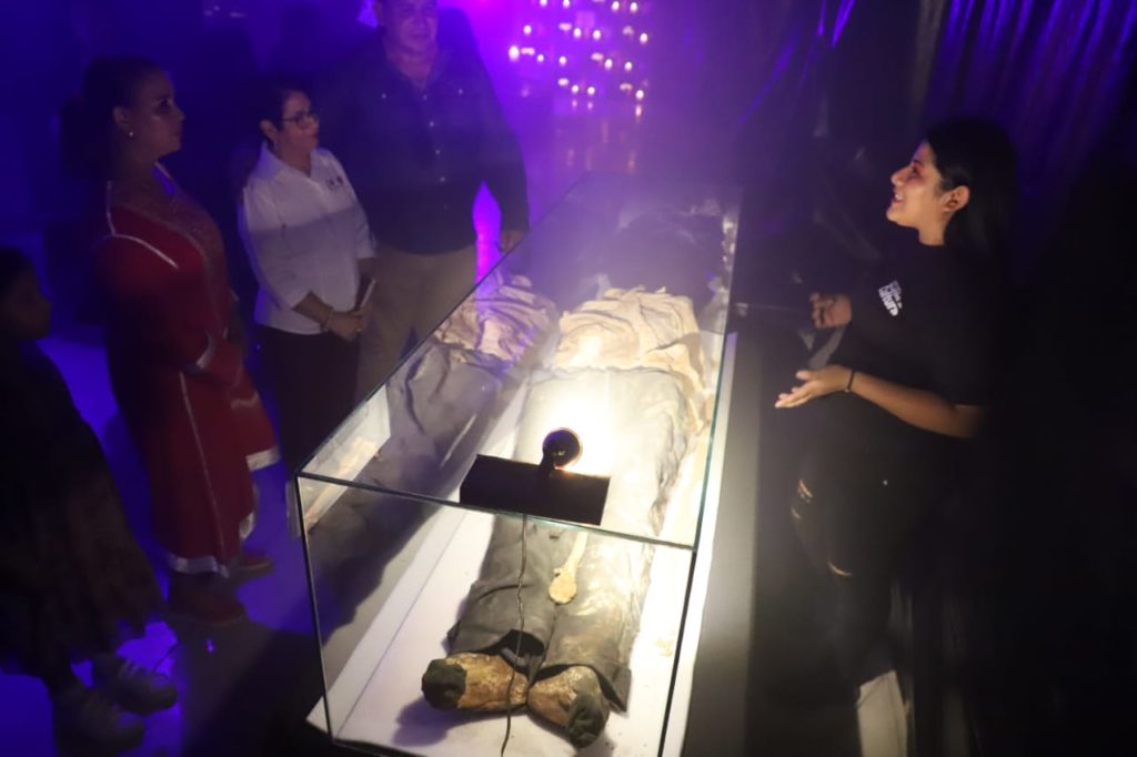 momiasvisitanpuertovallarta3 1024x682 - Momias del Museo Itinerante de Encarnación de Díaz visitan Puerto Vallarta