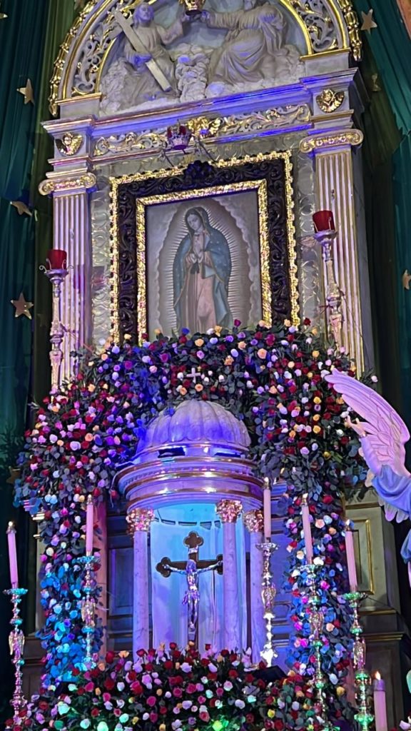 mananitasalavirgendeguadalupe3 576x1024 - Vallartenses cantan las Mañanitas a la Virgen de Guadalupe