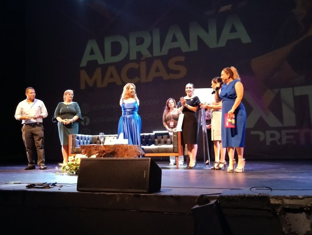 adrianamaciasenvallarta5 1024x771 - “Éxito sin pretextos”, una gran conferencia de Adriana Macías en Puerto Vallarta